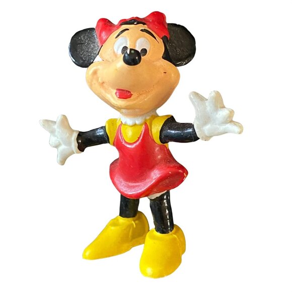 Walt Disney Production Minnie Mouse Red Yellow Shirt Pose Mini 2.5inch Figurine - Picture 1 of 3